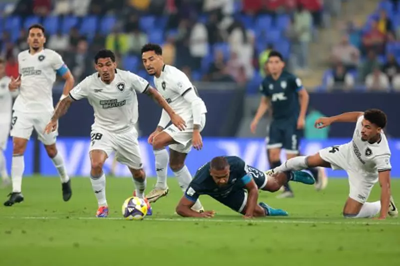 كيمارايس يواجه موسوفسكي: تشكيلات بوتافوجو وسياتل في بطولة كأس العالم للأندية كيمارايس يواجه موسوفسكي: تشكيلات بوتافوجو وسياتل في بطولة كأس العالم للأندية