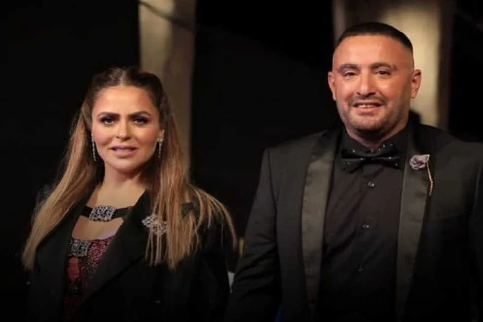 «لا أشعر بالندم على شيء».. أحمد السقا يوضح تصريحاته حول طليقته مها الصغير (فيديو) «لا أشعر بالندم على شيء».. أحمد السقا يوضح تصريحاته حول طليقته مها الصغير (فيديو)