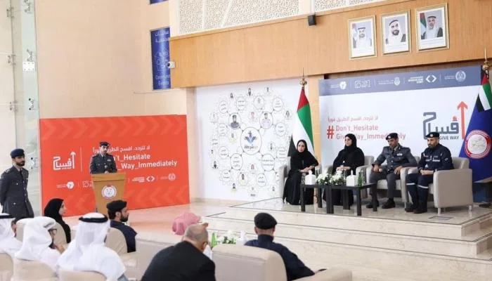 “لا تتأخر.. أفسح الطريق على الفور” .. حملة إماراتية لتعزيز ثقافة إعطاء الأولوية لمركبات الطوارئ. “لا تتأخر.. أفسح الطريق على الفور” .. حملة إماراتية لتعزيز ثقافة إعطاء الأولوية لمركبات الطوارئ.