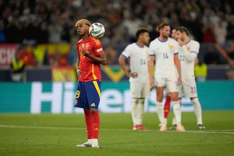 لاعب إسبانيا: ما يقدمه لامين يامال يثير دهشتنا.. ونحن واثقون من الفوز على البرتغال. لاعب إسبانيا: ما يقدمه لامين يامال يثير دهشتنا.. ونحن واثقون من الفوز على البرتغال.