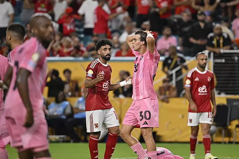 لاعب إنتر ميامي: قدمنا مستوى ممتازًا ضد الأهلي.. وميسي طلب منا السيطرة على الكرة. لاعب إنتر ميامي: قدمنا مستوى ممتازًا ضد الأهلي.. وميسي طلب منا السيطرة على الكرة.
