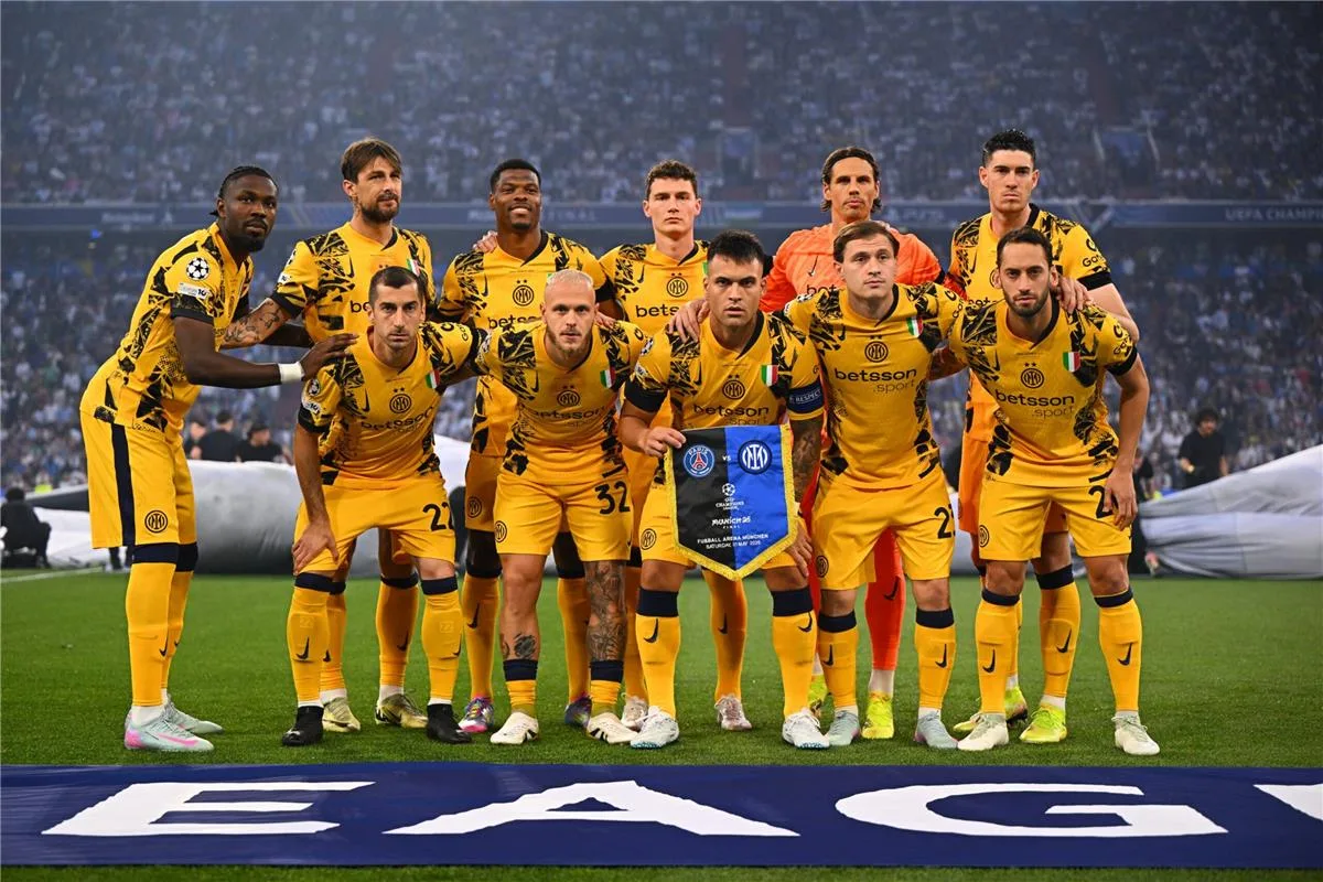 لاعب إنتر ميلان يعتذر عن المشاركة في المعسكر الدولي بعد هزيمته في دوري أبطال أوروبا لاعب إنتر ميلان يعتذر عن المشاركة في المعسكر الدولي بعد هزيمته في دوري أبطال أوروبا