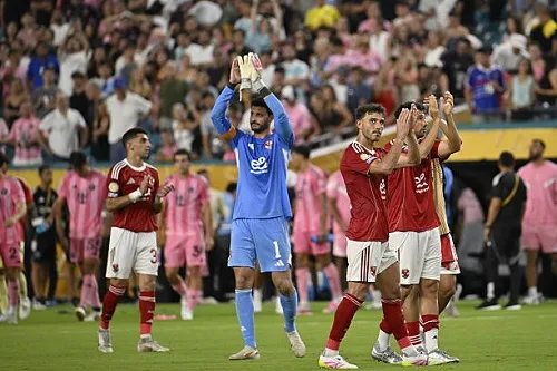 لاعب الأهلي يطلب الانتقال بشكل نهائي خلال فترة الانتقالات الصيفية لاعب الأهلي يطلب الانتقال بشكل نهائي خلال فترة الانتقالات الصيفية