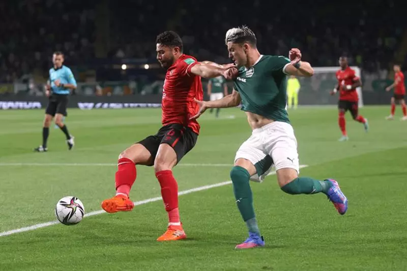 لاعب بالميراس: الأهلي نادٍ كبير.. وهناك تشابه في مستويات فرق المونديال. لاعب بالميراس: الأهلي نادٍ كبير.. وهناك تشابه في مستويات فرق المونديال.
