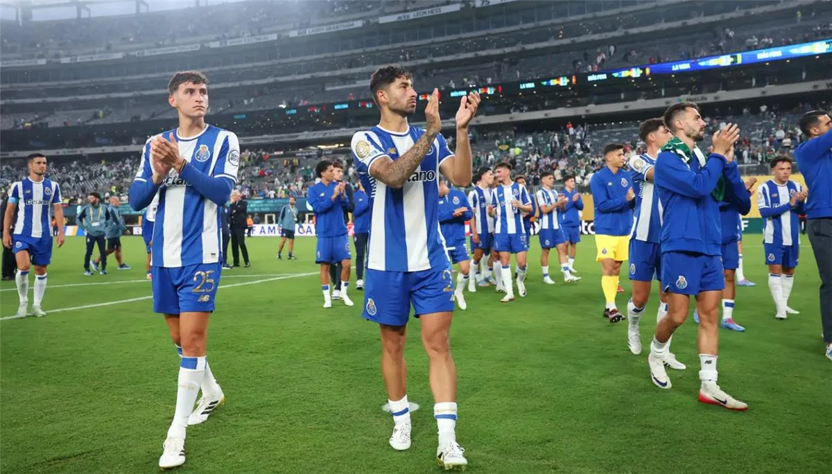 لاعب بورتو بعد التعادل مع بالميراس: الأهلي وإنتر ميامي يعدان تحديًا قويًا.. والمجموعة مليئة بالإثارة لاعب بورتو بعد التعادل مع بالميراس: الأهلي وإنتر ميامي يعدان تحديًا قويًا.. والمجموعة مليئة بالإثارة
