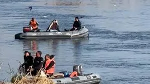 فريق الإنقاذ النهري يقوم باستعادة جثة طالب غرق في نهر النيل في أبوتشت شمال قنا فريق الإنقاذ النهري يقوم باستعادة جثة طالب غرق في نهر النيل في أبوتشت شمال قنا