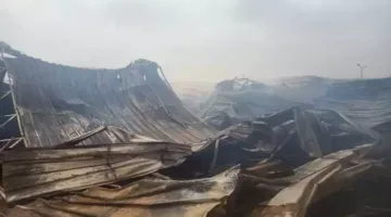 لجنة تفحص حريق محل لبيع الأخشاب في فيصل