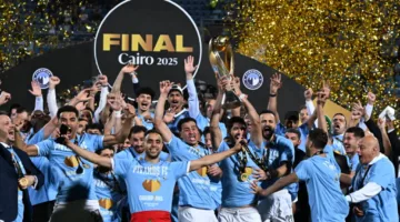 لحظة احتفال بيراميدز بفوزه ببطولة دوري أبطال إفريقيا 2024/2025
