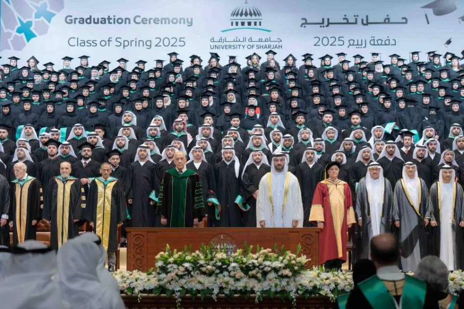 لحظة مؤلمة.. أم تتلقى شهادة ابنتها من جامعة الشارقة بعد رحيلها لحظة مؤلمة.. أم تتلقى شهادة ابنتها من جامعة الشارقة بعد رحيلها