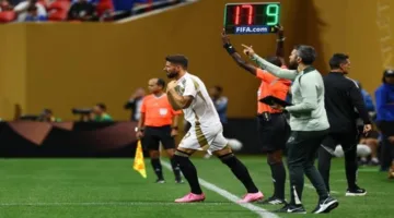 لسبب غير متوقع.. جيرو يتسبب في توقف مباراة تشيلسي ضد لوس أنجلوس (فيديو)