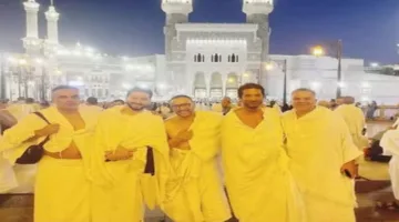 لقطة حديثة لأحمد السقا وعمرو سعد وحمادة هلال في زى الإحرام