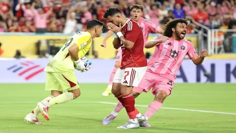 لقطة ركلة جزاء الأهلي التي ضاعت في الشوط الأول ضد إنتر ميامي الأمريكي لقطة ركلة جزاء الأهلي التي ضاعت في الشوط الأول ضد إنتر ميامي الأمريكي