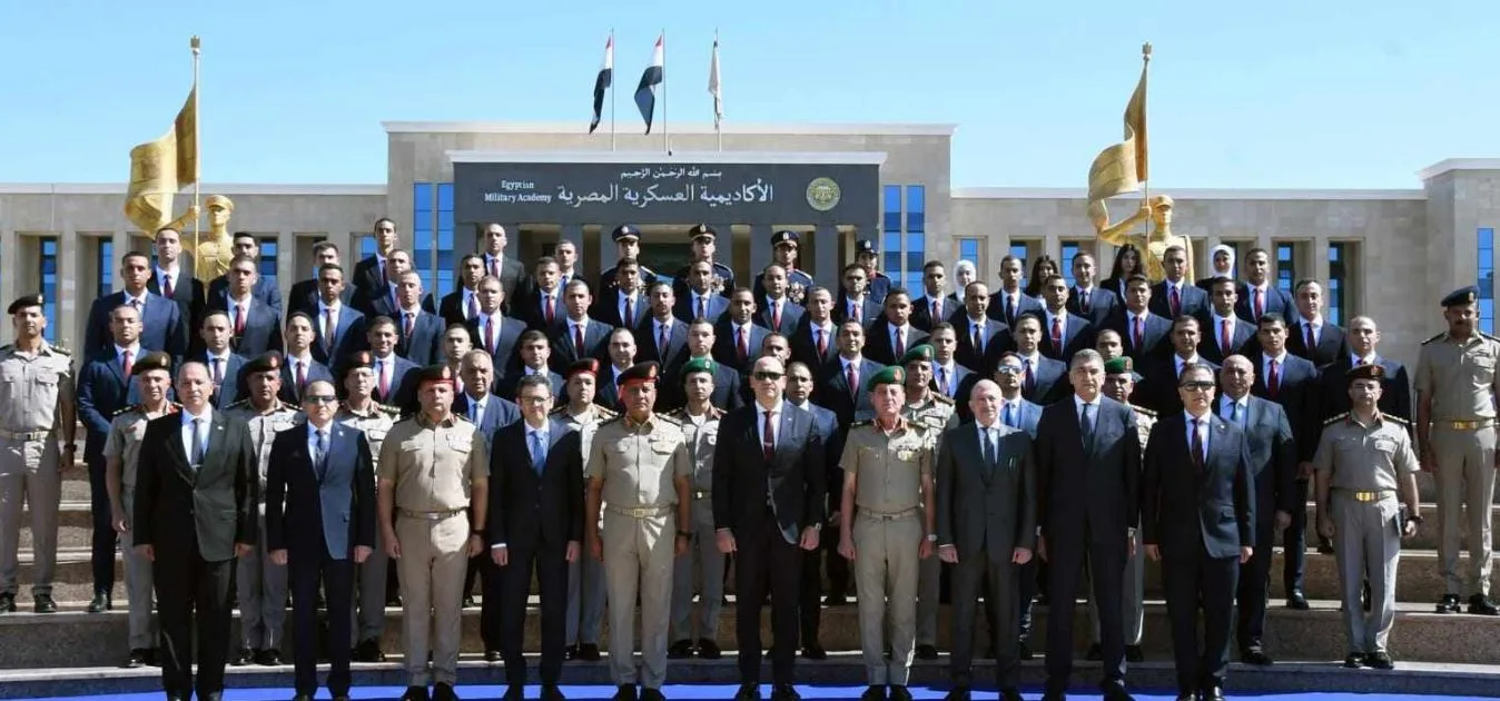 الأكاديمية العسكرية المصرية تُقيم احتفالاً بتخرج الدورة الرابعة لموظفي هيئة الرقابة الإدارية الأكاديمية العسكرية المصرية تُقيم احتفالاً بتخرج الدورة الرابعة لموظفي هيئة الرقابة الإدارية