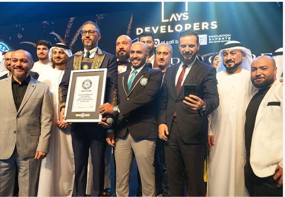 للمرة الثانية، الدكتور نور السروجي يسجل رقماً قياسياً في موسوعة جينيس لأكبر دورة تدريبية في مجال العقارات.