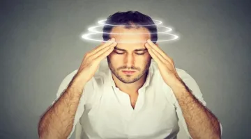 لماذا نشعر بالدوار عند الوقوف بشكل مفاجئ؟ اكتشف السبب.