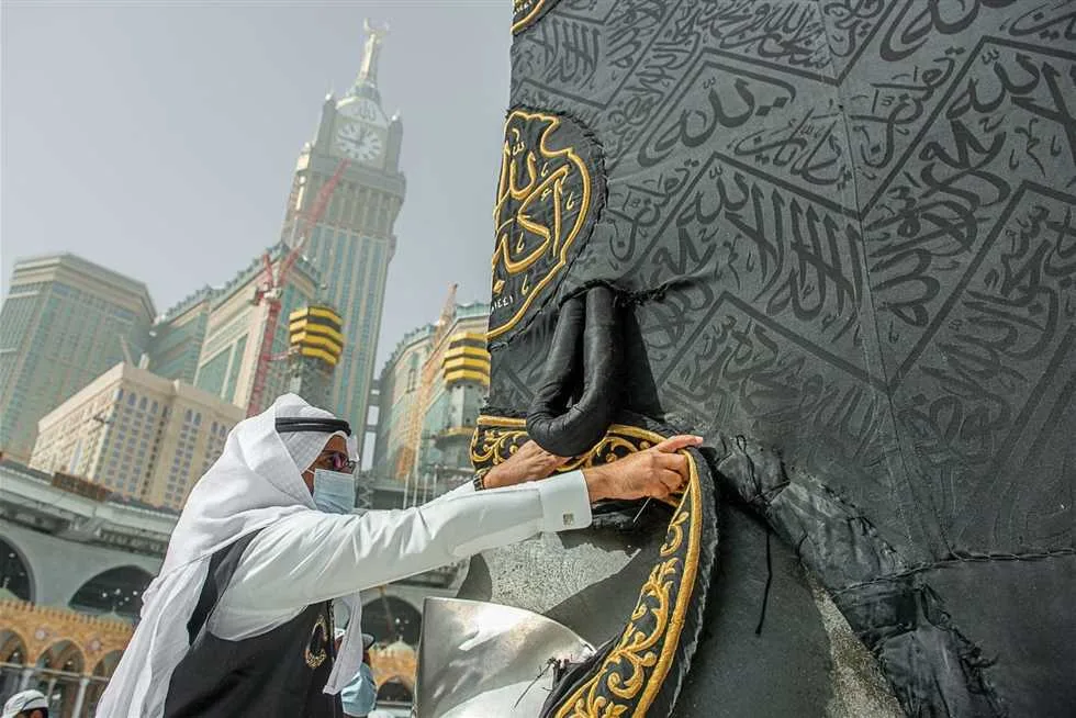 لمست الكعبة أثناء الإحرام ويداي تطيبت، فما هو الحكم الشرعي؟.. إجابة من عضو بمركز الأزهر لمست الكعبة أثناء الإحرام ويداي تطيبت، فما هو الحكم الشرعي؟.. إجابة من عضو بمركز الأزهر