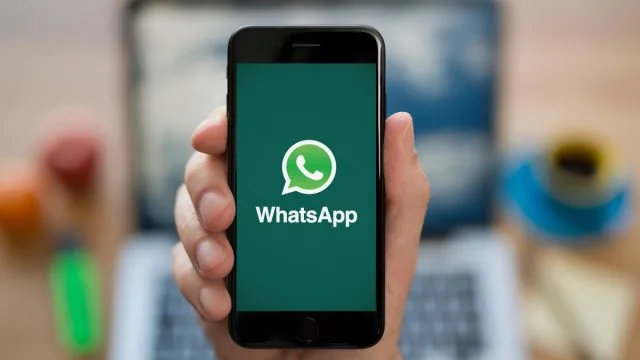 لمستخدمي آيفون وأندرويد: تحديث جديد في «واتساب» لإرسال الصور ومقاطع الفيديو لمستخدمي آيفون وأندرويد: تحديث جديد في «واتساب» لإرسال الصور ومقاطع الفيديو