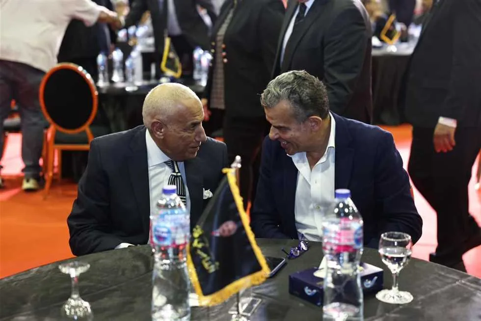 «ليس ذنبي».. الأهلي يعبر عن استيائه من موقف الزمالك حول اللاعبين المحترفين في اجتماع اتحاد الكرة. «ليس ذنبي».. الأهلي يعبر عن استيائه من موقف الزمالك حول اللاعبين المحترفين في اجتماع اتحاد الكرة.