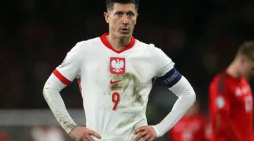 ليفاندوفسكي يتجاهل المنتخب البولندي بسبب شارة “القيادة”