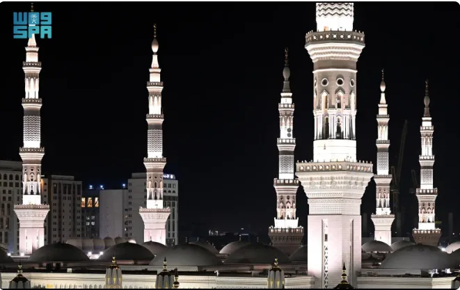 مآذن المسجد النبوي: معمار مهيب يجسد روحانية الزمان والمكان مآذن المسجد النبوي: معمار مهيب يجسد روحانية الزمان والمكان