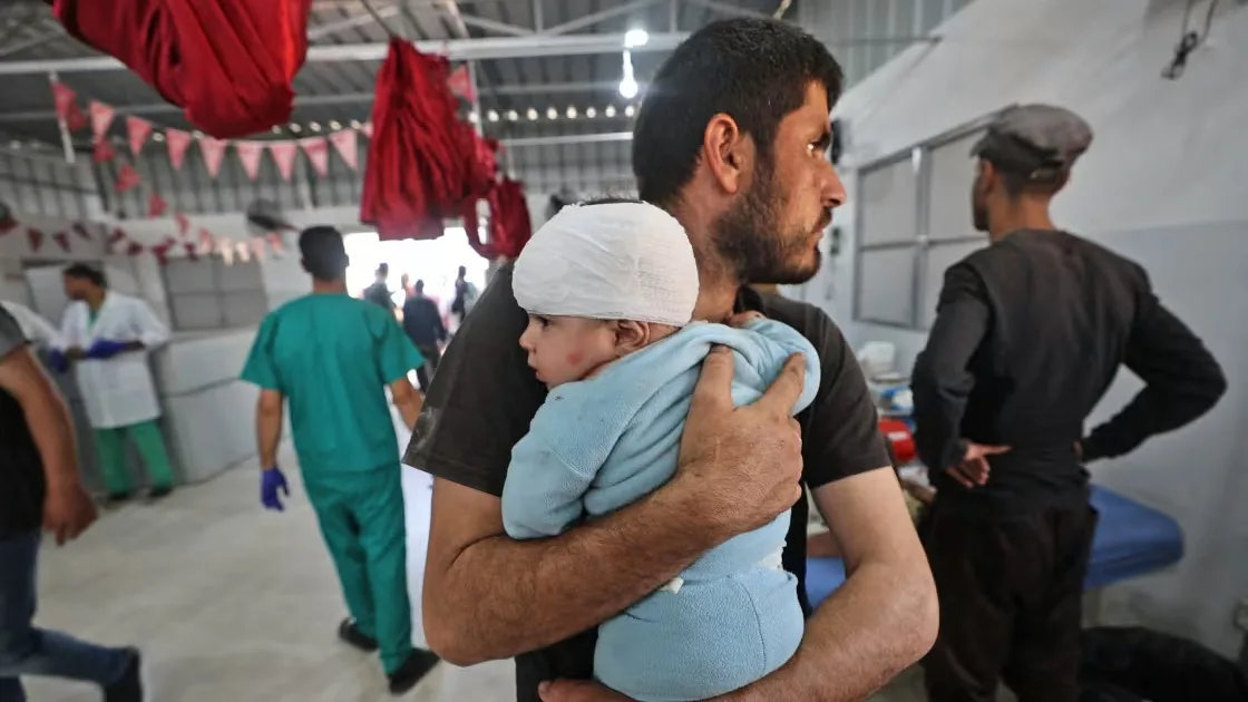 مأساة غزة.. هل تحولت المستشفيات إلى ميادين قتال؟ مأساة غزة.. هل تحولت المستشفيات إلى ميادين قتال؟