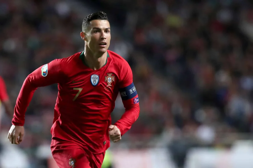 مؤتمر صحفي لكريستيانو رونالدو قبل مباراة البرتغال ضد إسبانيا في نهائي دوري الأمم الأوروبية مؤتمر صحفي لكريستيانو رونالدو قبل مباراة البرتغال ضد إسبانيا في نهائي دوري الأمم الأوروبية