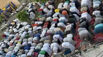 مئات من المصلين يحتفلون بعيد الأضحى في شوارع الإسماعيلية (صور)