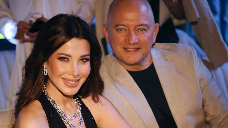 “ما الذي يحدث معنا؟” نانسي عجرم تُشارك لحظة رومانسية مع زوجها لمتابعيها. “ما الذي يحدث معنا؟” نانسي عجرم تُشارك لحظة رومانسية مع زوجها لمتابعيها.