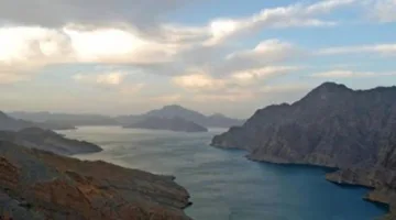 ما دلالة إغلاق مضيق هرمز؟