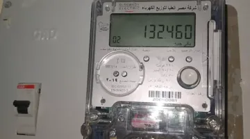 ماذا يعني تشغيل اللمبة الحمراء في عداد الكهرباء؟ احذر من العقوبة!