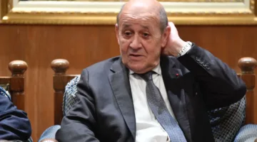 ماكرون يعلن عن مؤتمر للمانحين في سبتمبر… ولودريان يشيد بالإصلاحات في المطار