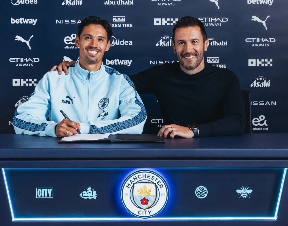 مانشستر سيتي يوقع مع اللاعب تياني ريندرز مانشستر سيتي يوقع مع اللاعب تياني ريندرز