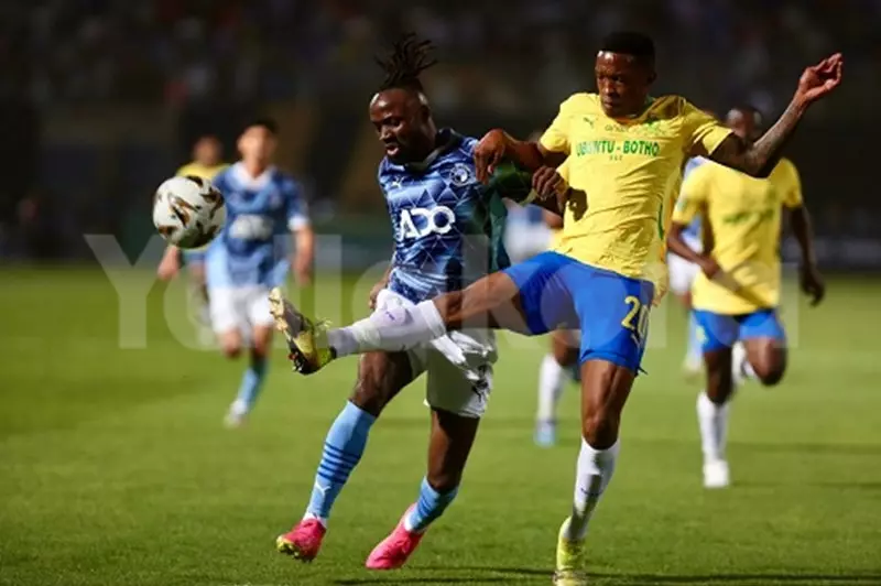 ماييلي يتألق بتسجيل أول أهداف نهائي بيراميدز وصنداونز (فيديو) ماييلي يتألق بتسجيل أول أهداف نهائي بيراميدز وصنداونز (فيديو)