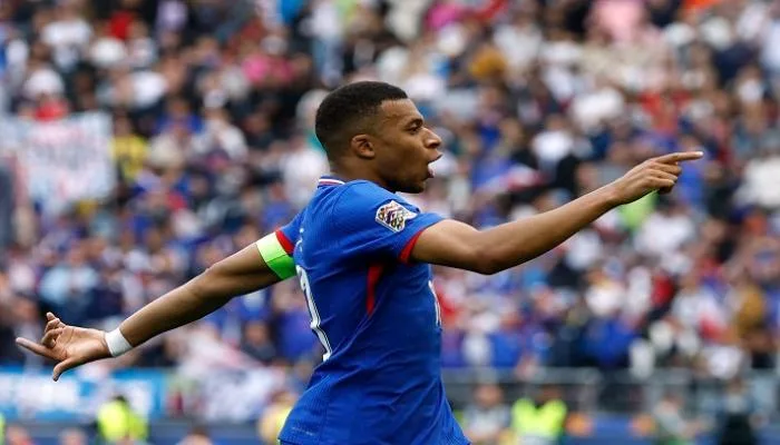 مبابي يحطم الرقم القياسي scorer لمنتخب فرنسا (فيديو) مبابي يحطم الرقم القياسي scorer لمنتخب فرنسا (فيديو)