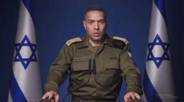 متحدث عسكري إسرائيلي ي interrompe حديثه عبر التلفزيون بسبب تهديد بهجوم إيراني قريب.