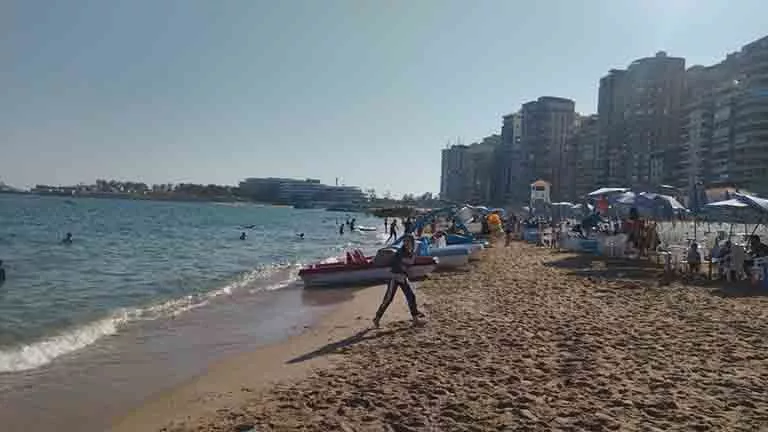 متوسط الحركة السياحية على شواطئ الإسكندرية في اليوم الثاني من عيد الأضحى (صور) متوسط الحركة السياحية على شواطئ الإسكندرية في اليوم الثاني من عيد الأضحى (صور)