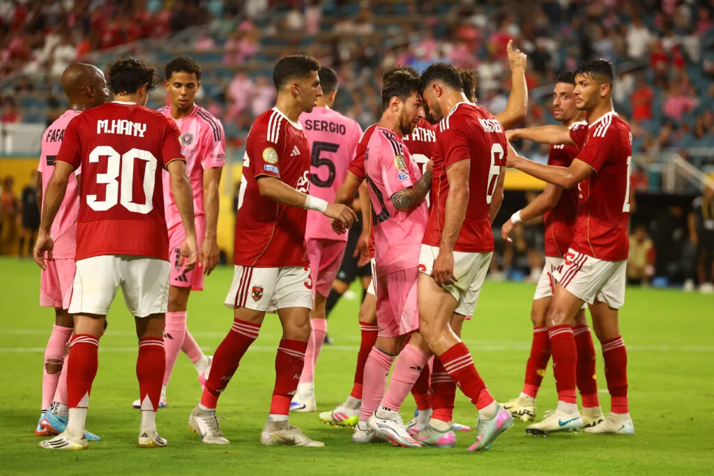 مثل أسلوب البليهي – ميسي يتحدى مدافع الأهلي (فيديو) مثل أسلوب البليهي – ميسي يتحدى مدافع الأهلي (فيديو)