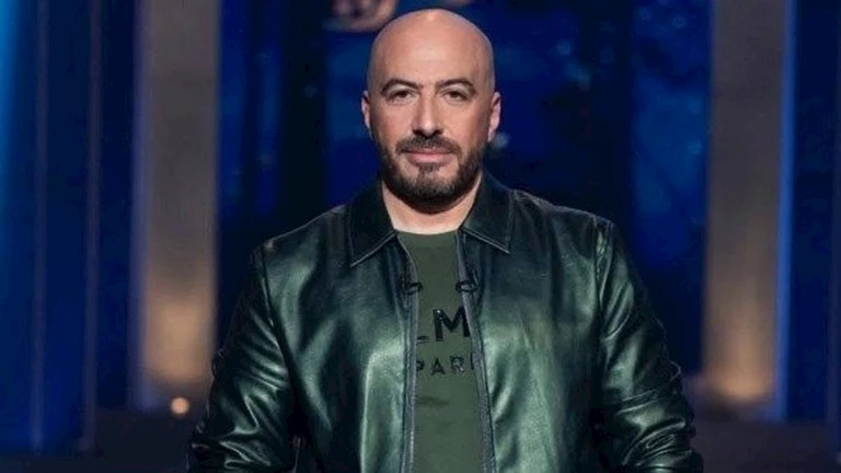 مجدي الهواري يتحدث عن انتقال زيزو إلى “الأهلي”: لست مقتنعاً والصفقة تحمل رائحة غير جيدة. مجدي الهواري يتحدث عن انتقال زيزو إلى “الأهلي”: لست مقتنعاً والصفقة تحمل رائحة غير جيدة.