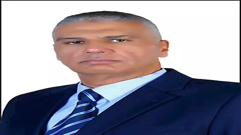 محافظ أسوان يلتقي بضابط مصاب أثناء حملة لمكافحة تجار المخدرات محافظ أسوان يلتقي بضابط مصاب أثناء حملة لمكافحة تجار المخدرات