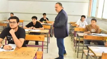 محافظ أسيوط يراقب مستجدات تسريب امتحان الجبر ويؤكد ضرورة محاسبة المتسببين وتعزيز إجراءات الأمان.