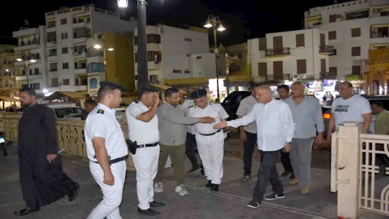 محافظ الأقصر يقوم بجولة في ساحة أبو الحجاج تحضيرًا لصلاة العيد (صور) محافظ الأقصر يقوم بجولة في ساحة أبو الحجاج تحضيرًا لصلاة العيد (صور)