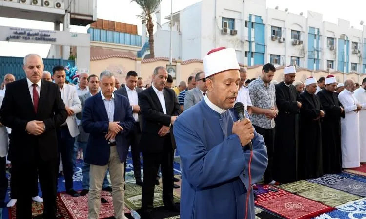 محافظ الإسماعيلية يؤدي صلاة عيد الأضحى في ساحة الملاعب المفتوحة محافظ الإسماعيلية يؤدي صلاة عيد الأضحى في ساحة الملاعب المفتوحة