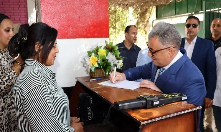 محافظ الإسماعيلية يزور مجموعة من مراكز امتحانات الثانوية العامة محافظ الإسماعيلية يزور مجموعة من مراكز امتحانات الثانوية العامة