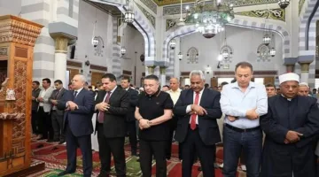 محافظ البحر الأحمر يؤدي صلاة عيد الأضحى في مسجد عبد المنعم رياض