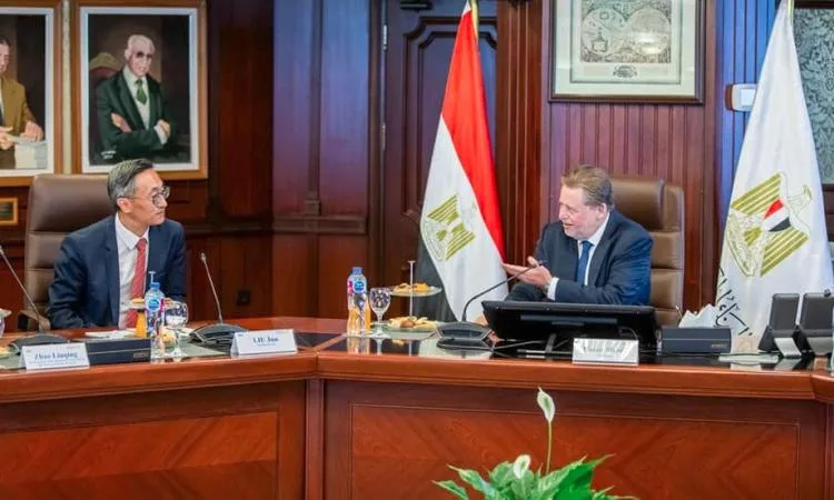 محافظ البنك المركزي المصري يجتمع مع رئيس البنك الصناعي والتجاري الصيني محافظ البنك المركزي المصري يجتمع مع رئيس البنك الصناعي والتجاري الصيني