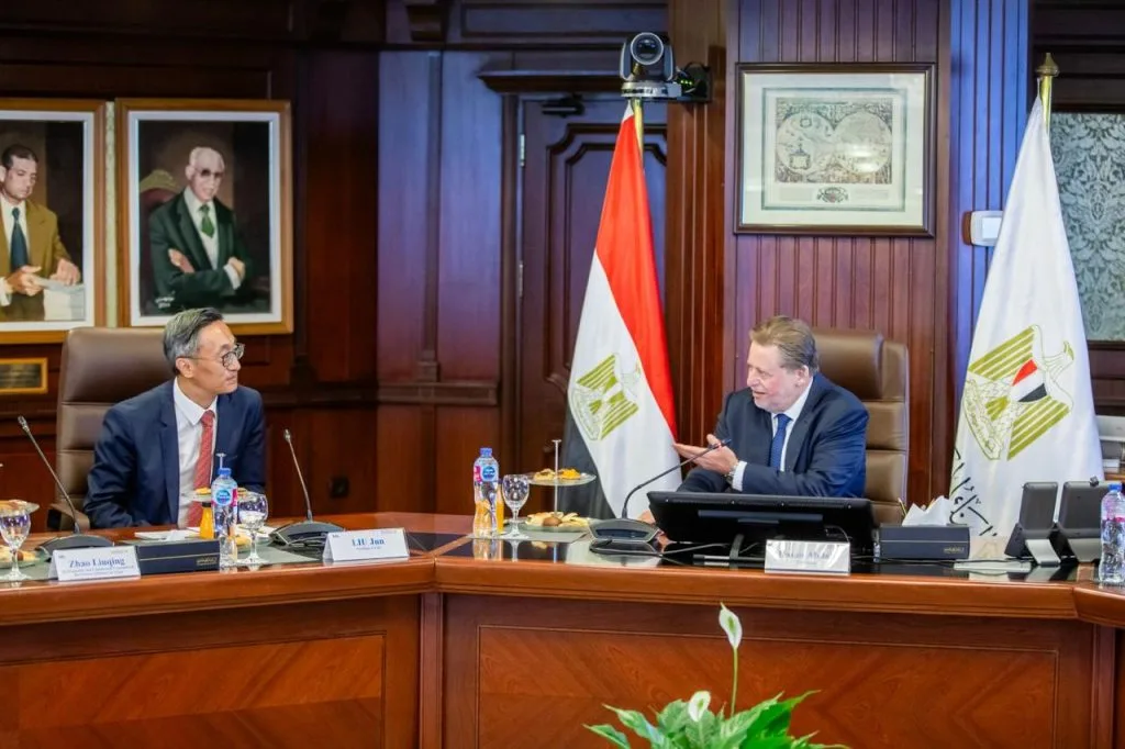 محافظ البنك المركزي يتناول سبل التعاون المشترك مع رئيس بنك ICBC الصيني محافظ البنك المركزي يتناول سبل التعاون المشترك مع رئيس بنك ICBC الصيني