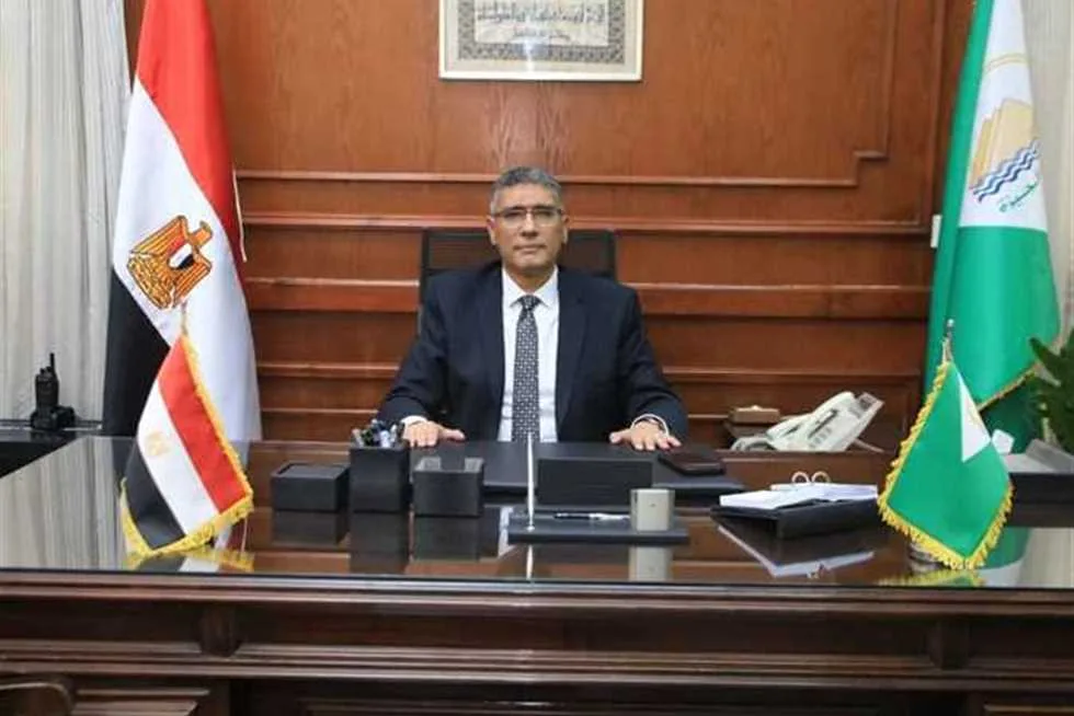 محافظ الجيزة يطلب الإسراع في صرف التعويضات لذوي ضحايا حادث انهيار مدخنة مصنع الطوب في الصف محافظ الجيزة يطلب الإسراع في صرف التعويضات لذوي ضحايا حادث انهيار مدخنة مصنع الطوب في الصف