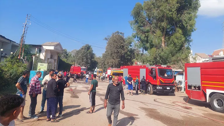 محافظ الدقهلية يأمر بالتعامل الفوري مع حريق قاعتي الأفراح في ميت خميس (صور) محافظ الدقهلية يأمر بالتعامل الفوري مع حريق قاعتي الأفراح في ميت خميس (صور)