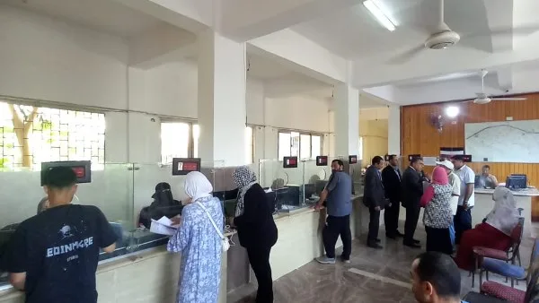 محافظ الدقهلية يزور المركز التكنولوجي في دكرنس ويحث على سرعة التعامل مع شكاوى المواطنين. محافظ الدقهلية يزور المركز التكنولوجي في دكرنس ويحث على سرعة التعامل مع شكاوى المواطنين.
