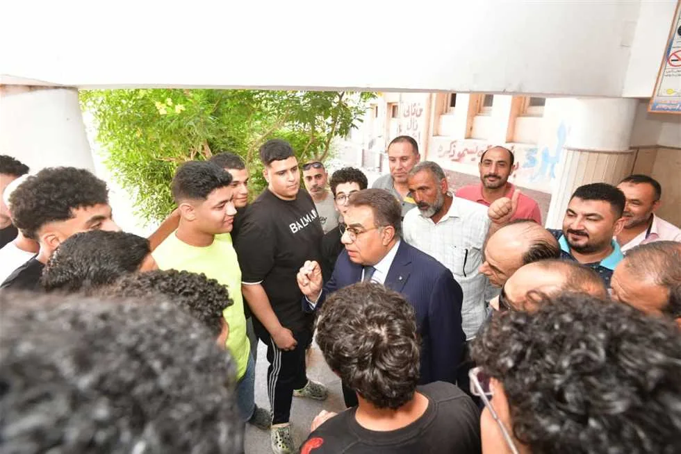 محافظ الدقهلية يزور لجان امتحانات الثانوية العامة ويحث على توفير بيئة هادئة للطلاب محافظ الدقهلية يزور لجان امتحانات الثانوية العامة ويحث على توفير بيئة هادئة للطلاب